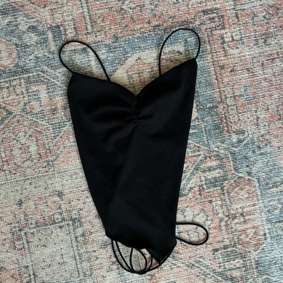 Criss Cross Backless Strappy Asymmetrical Hem Crop Cami Top - Picture 4 of 6